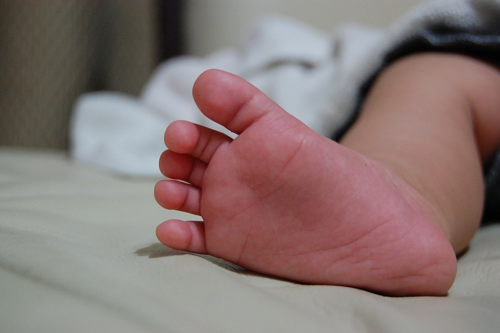 一對李姓夫婦將3個月大女嬰送托至無照謝姓保母家，但女嬰卻疑遭虐成遲緩兒。圖僅為示意。（取自pixabay）