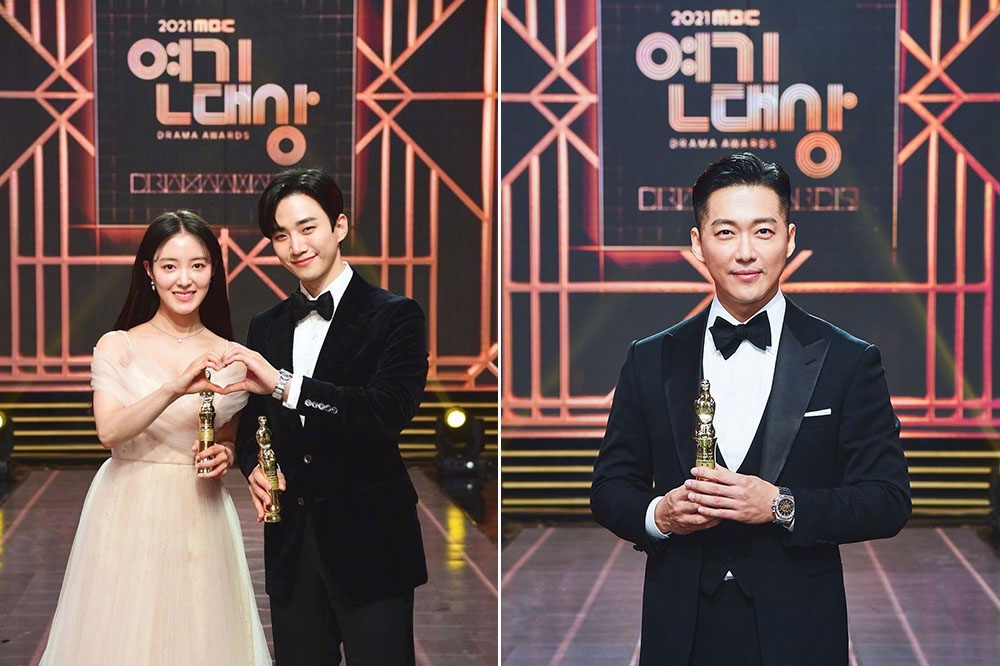 南宮珉以《黑色太陽》拿下MBC演技大賞最高榮譽大獎（右圖）；俊昊與李世榮合演的《衣袖紅鑲邊》則獲得8座獎最風光，兩人手比愛心慶祝（左圖）。（取自MBC）