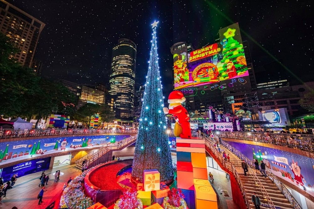 英國媒體Wanderlust推薦「全球令人讚嘆的8棵耶誕樹」，新北歡樂耶誕城是亞洲唯一上榜。（新北市政府提供）