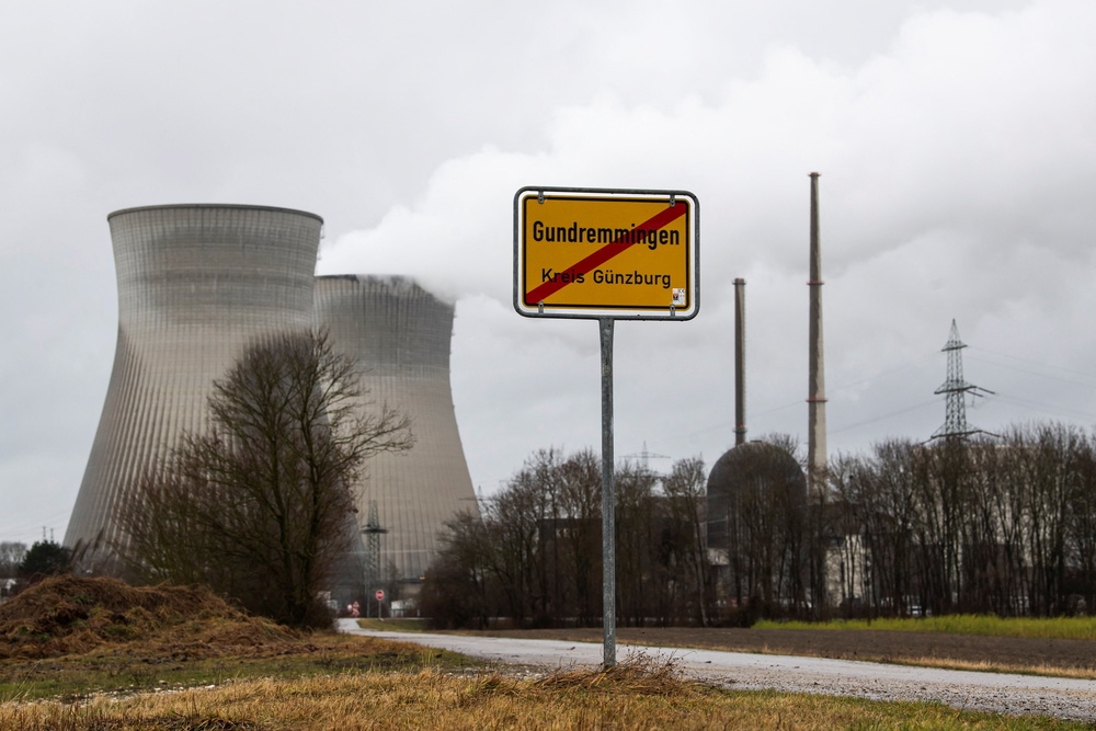 德國政府跨年夜關閉三座現役核能發電廠，包含位於巴伐利亞的貢德雷明根電廠。（湯森路透）