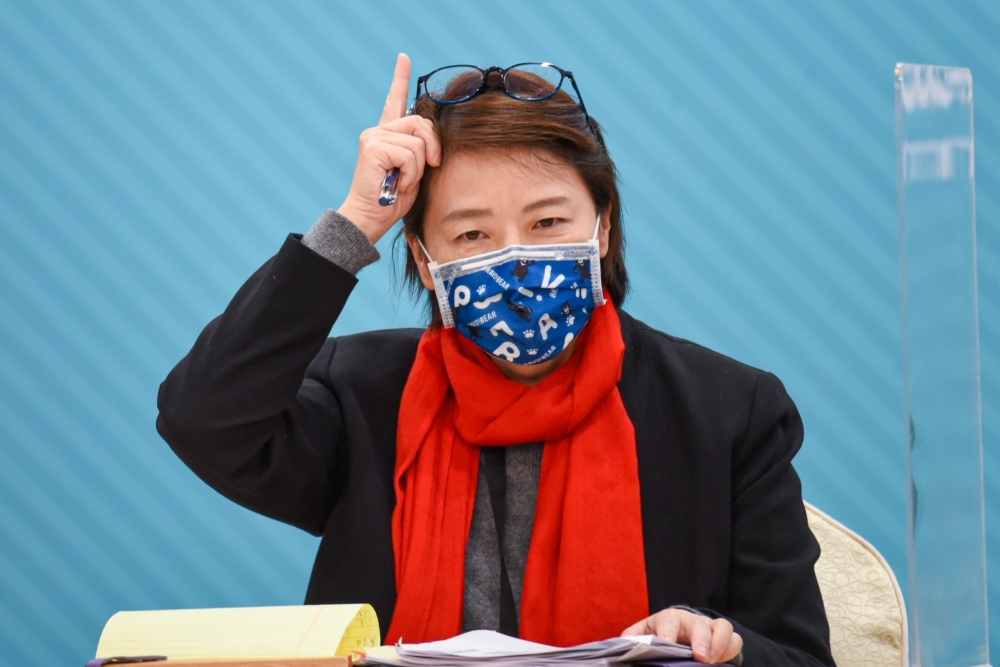 黃珊珊2日臨時召開記者會，針對台北又增一起防疫旅館群聚感染事件進行說明。（資料照片／蔣銀珊攝）