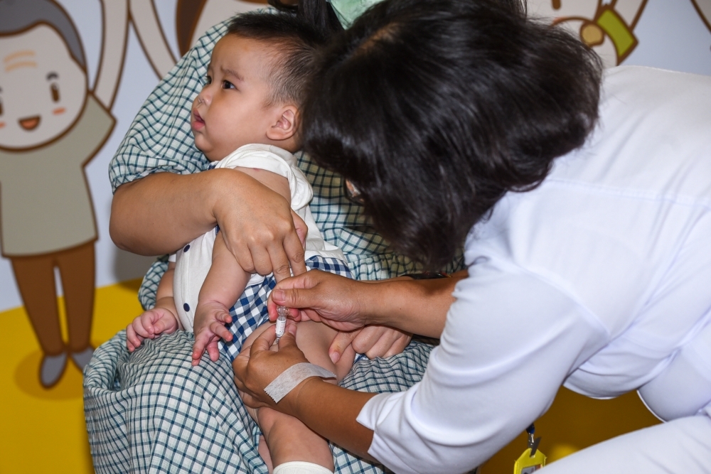 疾管署催打流感疫苗，呼籲65歲以上長者、學齡前幼兒及醫護須盡快接種。（資料照片／蔣銀珊攝）
