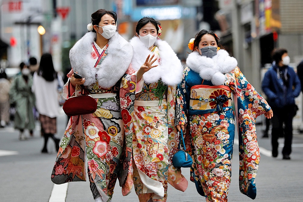 日本新冠肺炎確診人數急速升溫。（湯森路透）