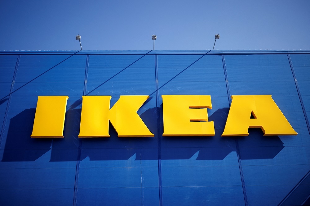 英國IKEA宣布削減未接種疫苗者的病假薪資。（湯森路透）