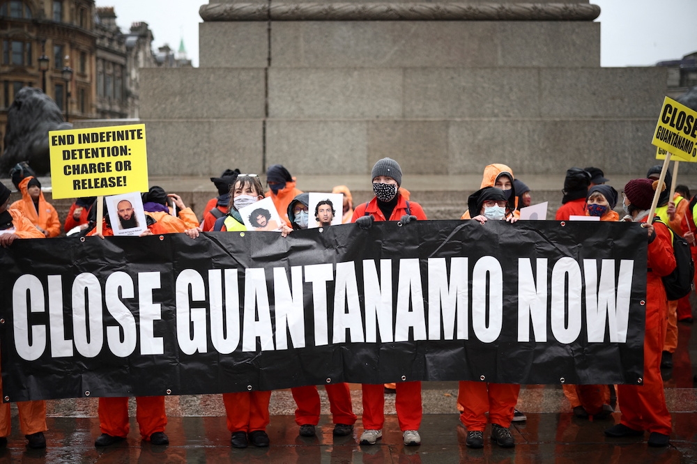 抗议者8日在英国伦敦唿吁关闭关塔那摩监狱。（汤森路透）(photo:UpMedia)