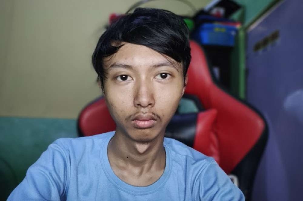 印尼少年把自拍照做成NFT。（opensea）
