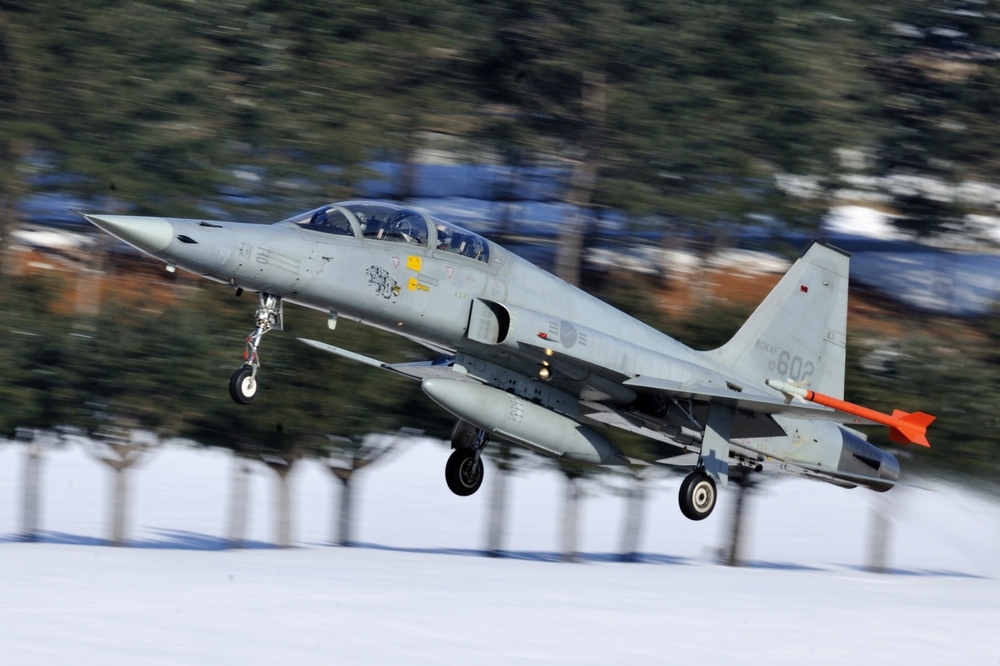 南韓現役F-5E戰機飛行訓練。（圖片取自南韓空軍）