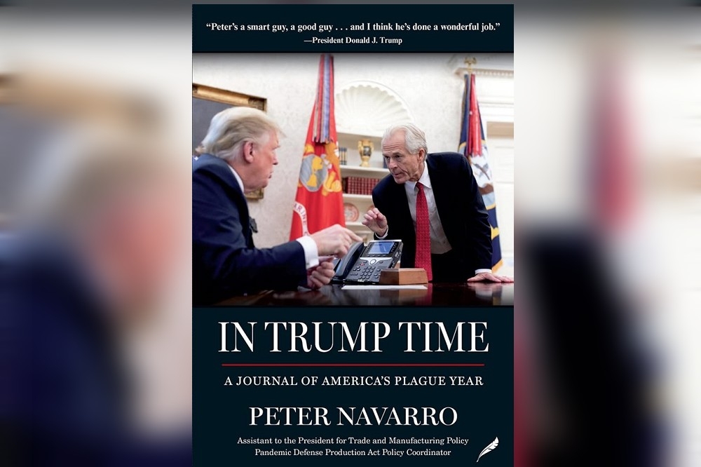 川普總統任內的特別經濟顧問家納瓦羅最近出版《川普時代》，書中堅持2020大選有舞弊。（《川普時代》書封）