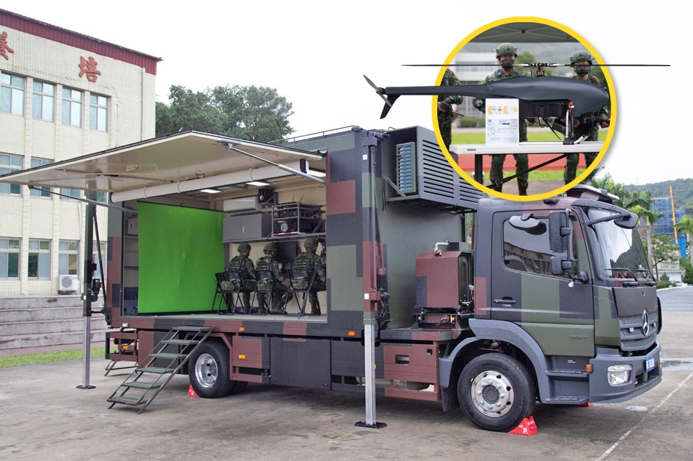 陸軍新戰術機動文宣車，將以心戰大隊二代心戰作業車（圖）當原型微調，同樣具備撒傳單的無人飛行載具，並可搭配廣播車及衛星轉播車嗆聲。（合成畫面／國防部提供）
