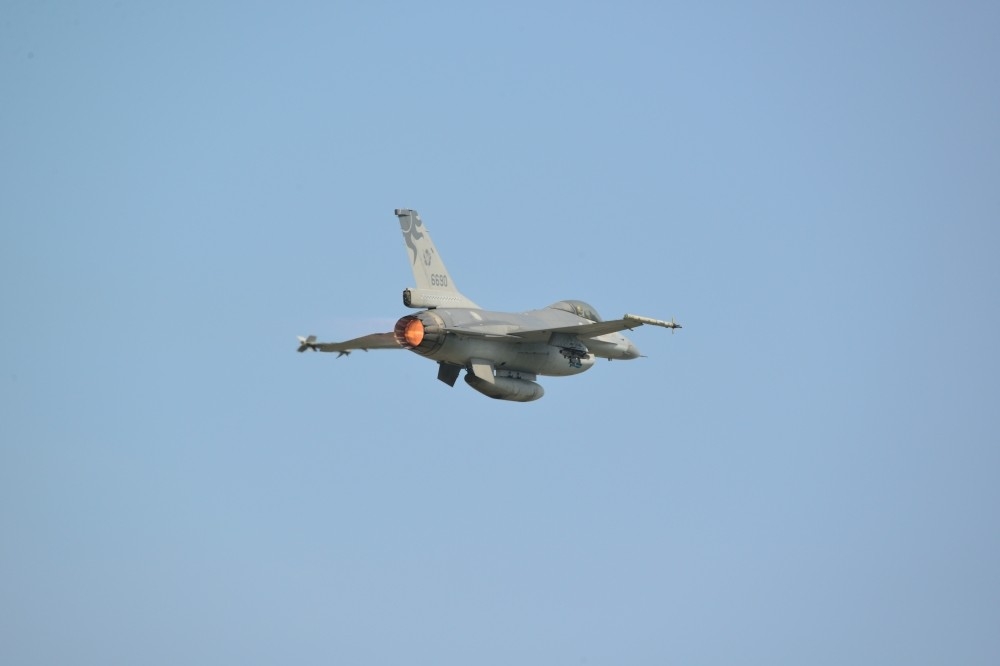 F-16V型戰機20日全面復飛，再度投入西南防空識別區（ADIZ）攔截共機的任務。（資料照片／讀者提供）