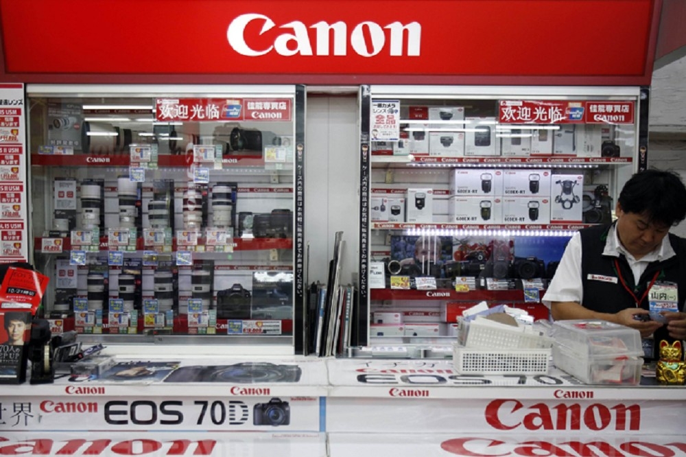 日本Canon在珠海設廠32年，因行業低迷決定結業，公司老闆念及員工多年的貢獻，作出最高遣散費達150萬(人民幣)最後的答謝。（湯森路透）