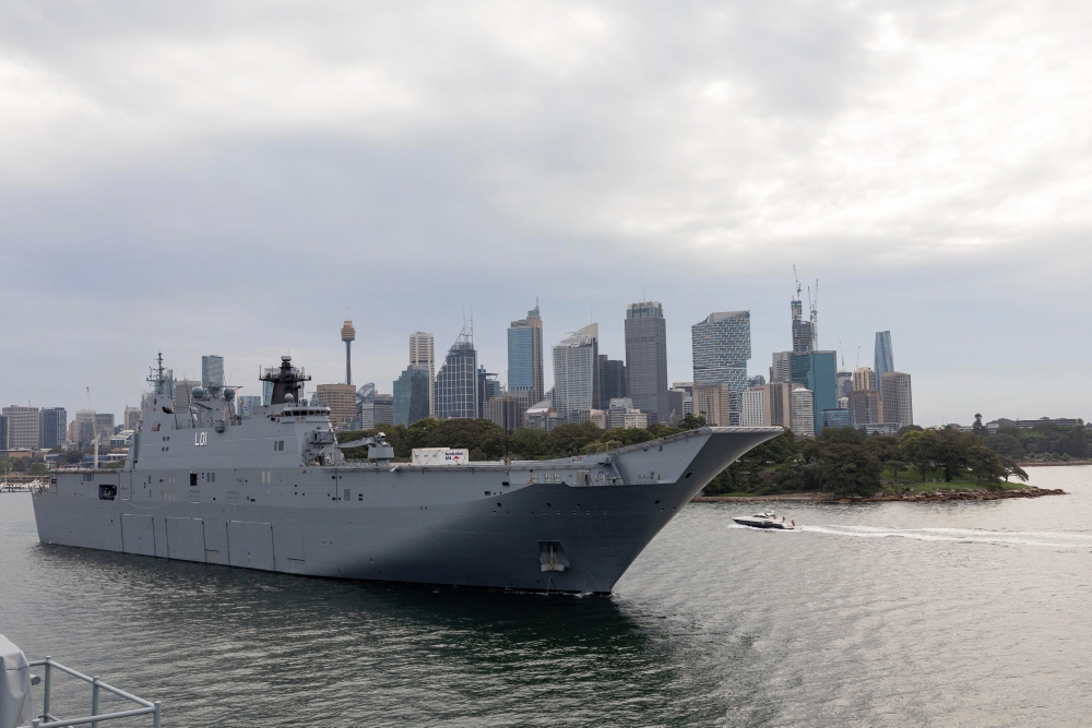 前往援助東加的澳洲「阿得雷德號」兩棲攻擊艦。（圖片取自澳洲海軍）