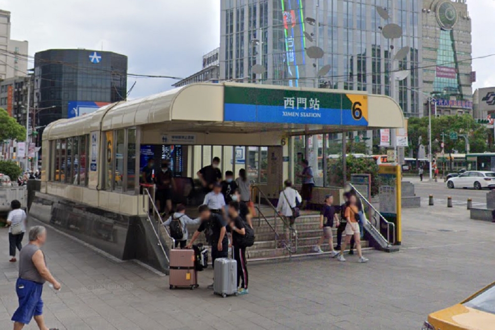 台北市衛生局27日公布2名最新確診者足跡，包括西門站、天天利美食坊、台北車站等通通「有染」。（擷自Google Maps）