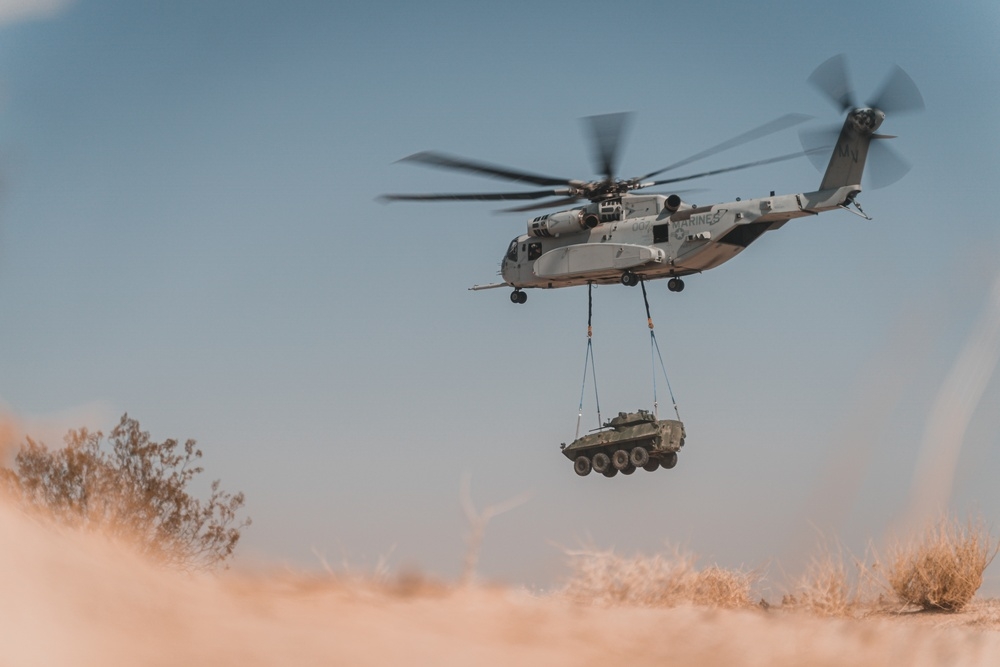 具有超高吊掛能力的「種馬王」直升機，正式成為美軍陸戰隊一份子。（圖片取自美軍DVIDS系統）