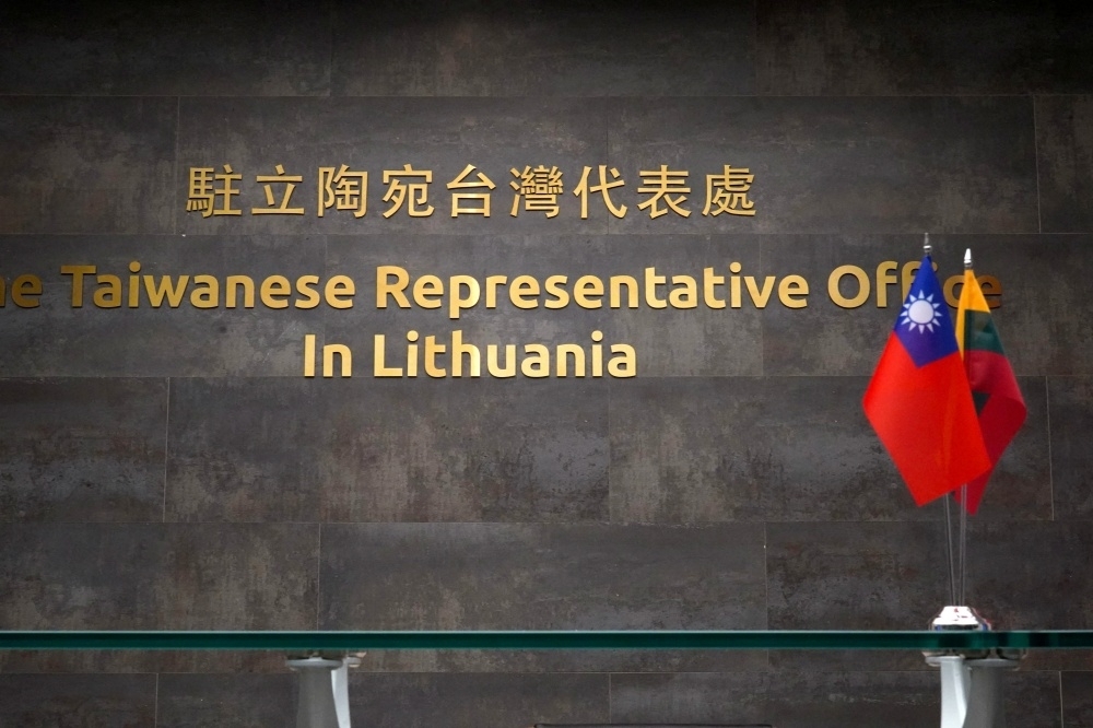 位於維爾紐斯（Vilnius）的駐立陶宛台灣代表處，2021年11月18日揭牌運作。（湯森路透）