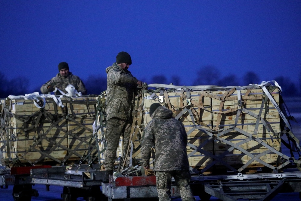 烏克蘭軍隊接受來自美國的援助。（湯森路透）