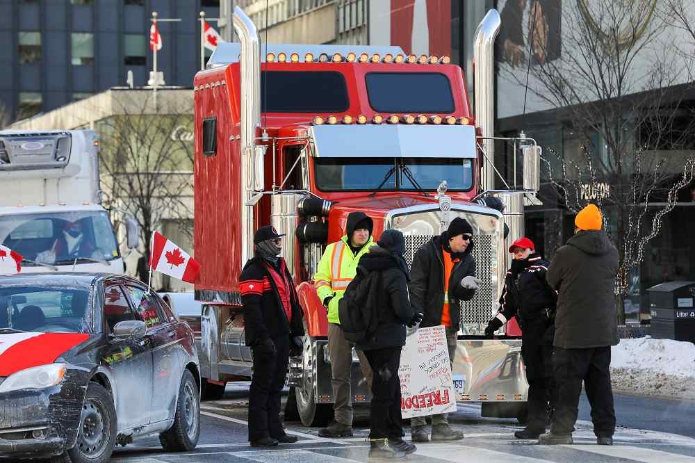 加拿大卡車司機抗議疫苗強制令。（湯森路透）