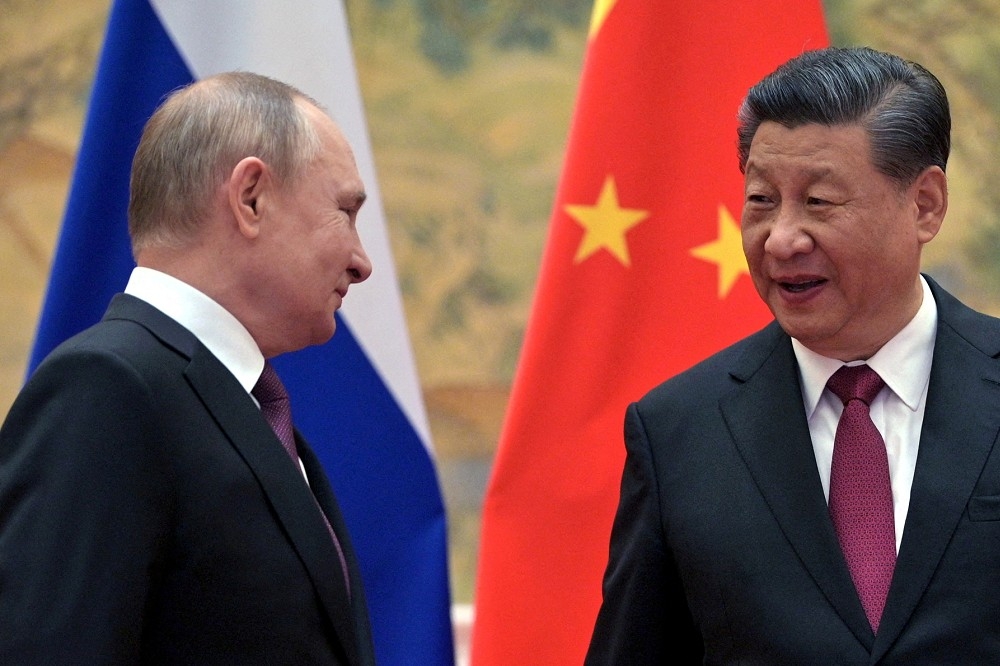 習近平與俄羅斯總統普丁（Vladimir Putin）於北京釣魚台賓館舉行會談，雙方在會談中就中俄關係以，及國際戰略安全穩定等相關重大問題交換意見。（湯森路透）