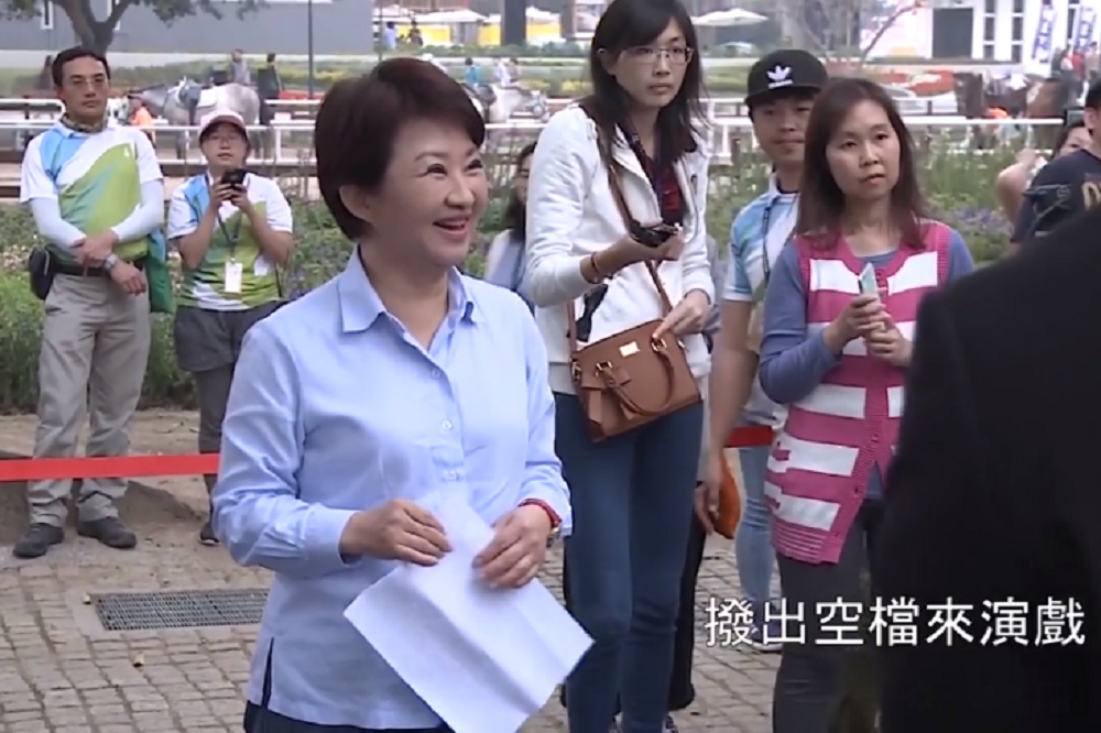 台中市長盧秀燕先前在「女兵日記女力報到」客串演出，事後TVBS遭NCC開罰，二度提告後獲判勝訴。（擷自盧秀燕臉書影片）