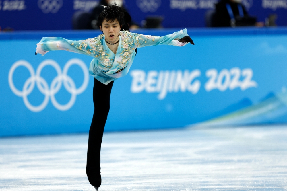 日本花滑王子羽生結弦挑戰冬奧三連霸失利，有網友認為是因為他沒能最佳戰友「小熊維尼」同行的原因。（湯森路透）
