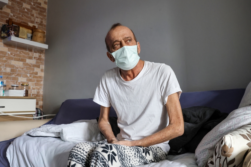 現年56歲的卡雅桑（Muzaffer Kayasan）連續14個月、接受高達78次新冠肺炎篩檢都呈現陽性。（湯森路透）