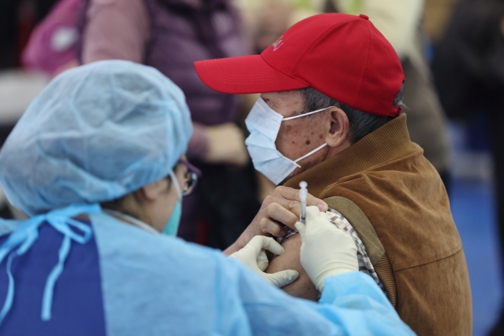 第23期疫苗接種21日開打，台北市增設北門捷運站中型接種站。示意圖。（資料照片／陳愷巨攝）
