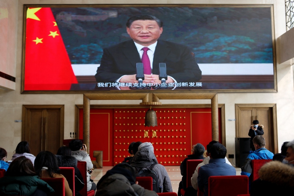 大萤幕转播中国国家主席习近平讲话。（汤森路透）(photo:UpMedia)