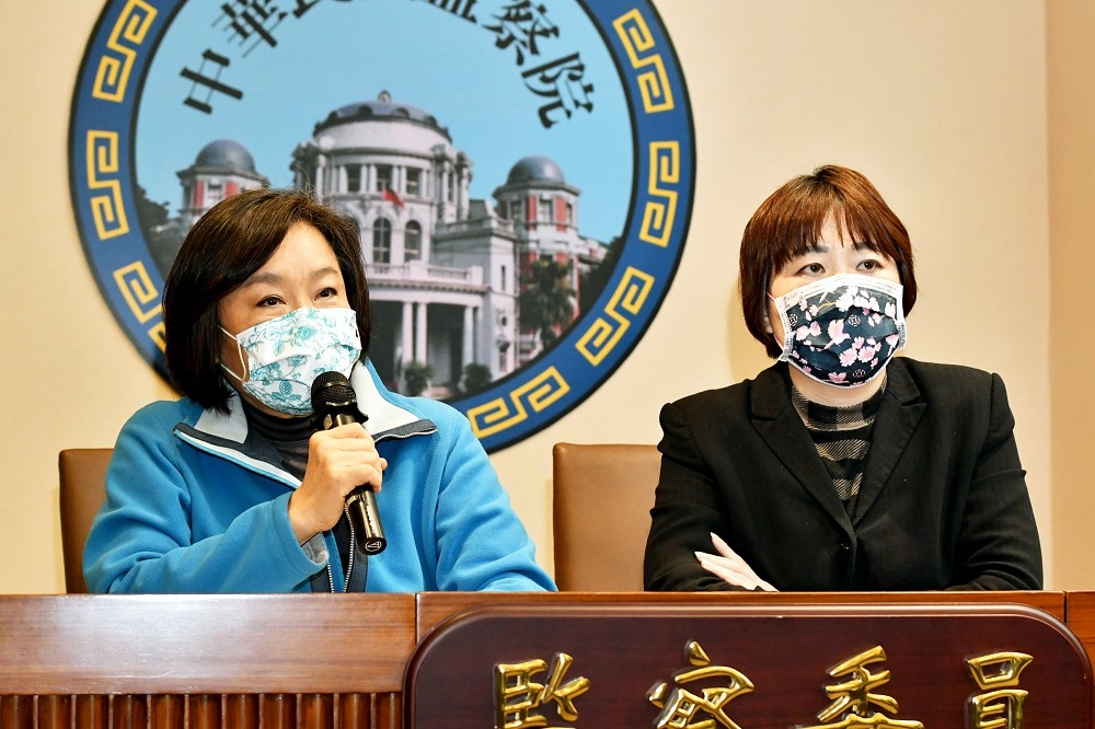 監委紀惠容（左）、葉大華（右）舉行記者會，說明獅子山籍「米達斯」貨船擱淺一案的調查報告。（張哲偉攝）