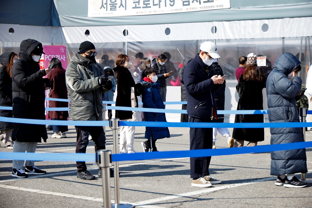 首尔疫情快速升温，大批居民被要求参与核酸检测。（汤森路透）(photo:UpMedia)