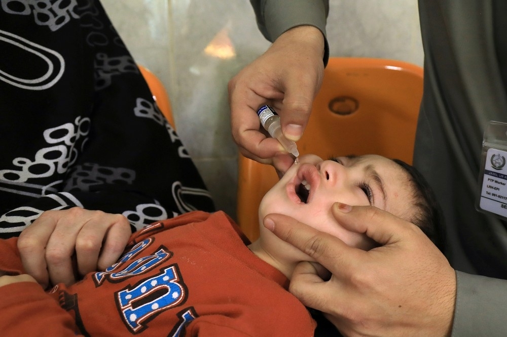 男孩正在接受小儿麻痺疫苗。（汤森路透）(photo:UpMedia)