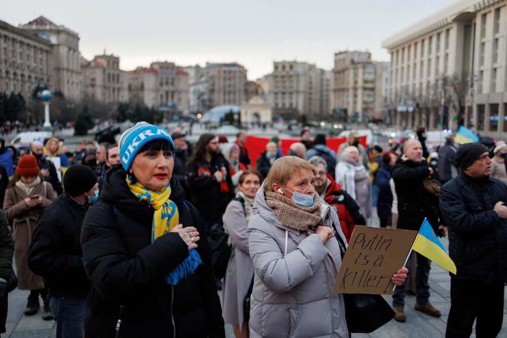 基辅市区大批民众聚集悼念2014年内战死者。（汤森路透）(photo:UpMedia)