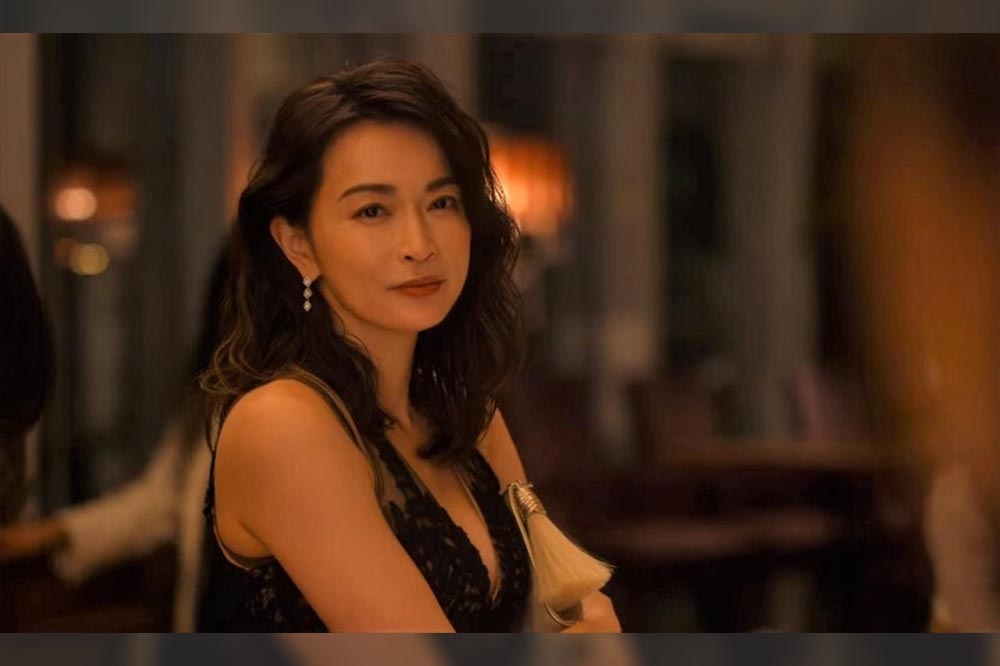 長谷川京子在《金魚妻》的全裸入鏡引起熱烈話題，也讓觀眾驚豔於她43歲維持得宜的外貌與火辣身材。（Netflix劇照）