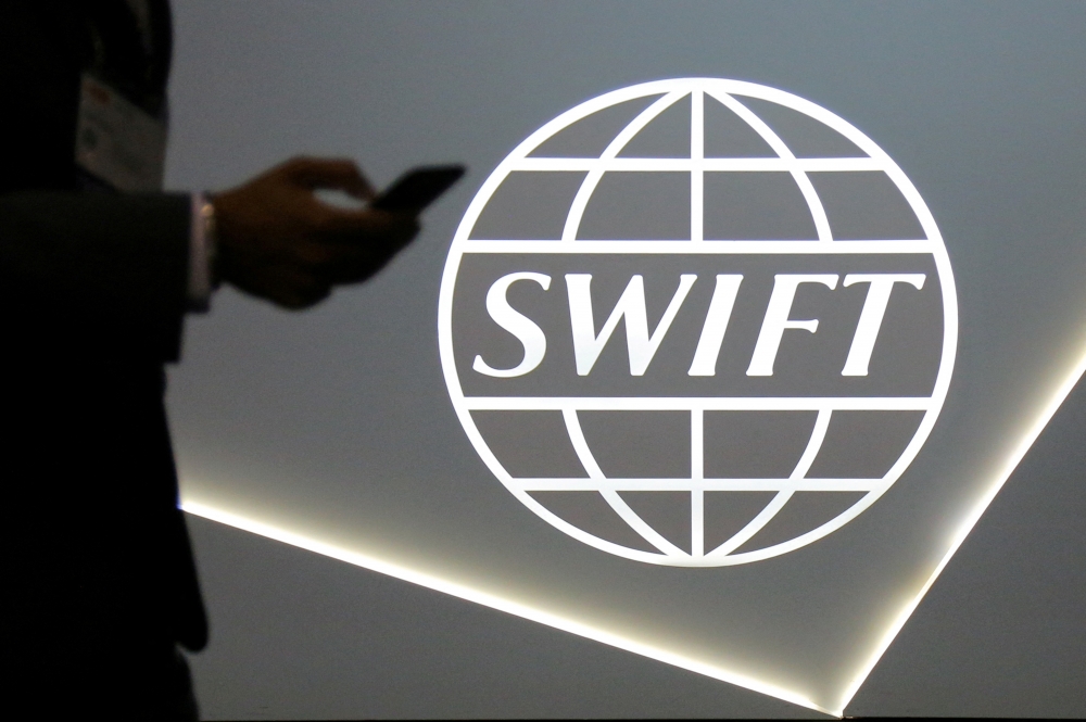 若将俄罗斯踢出环球银行金融电信协会（SWIFT）系统，经济损失不容小觑。（汤森路透）(photo:UpMedia)