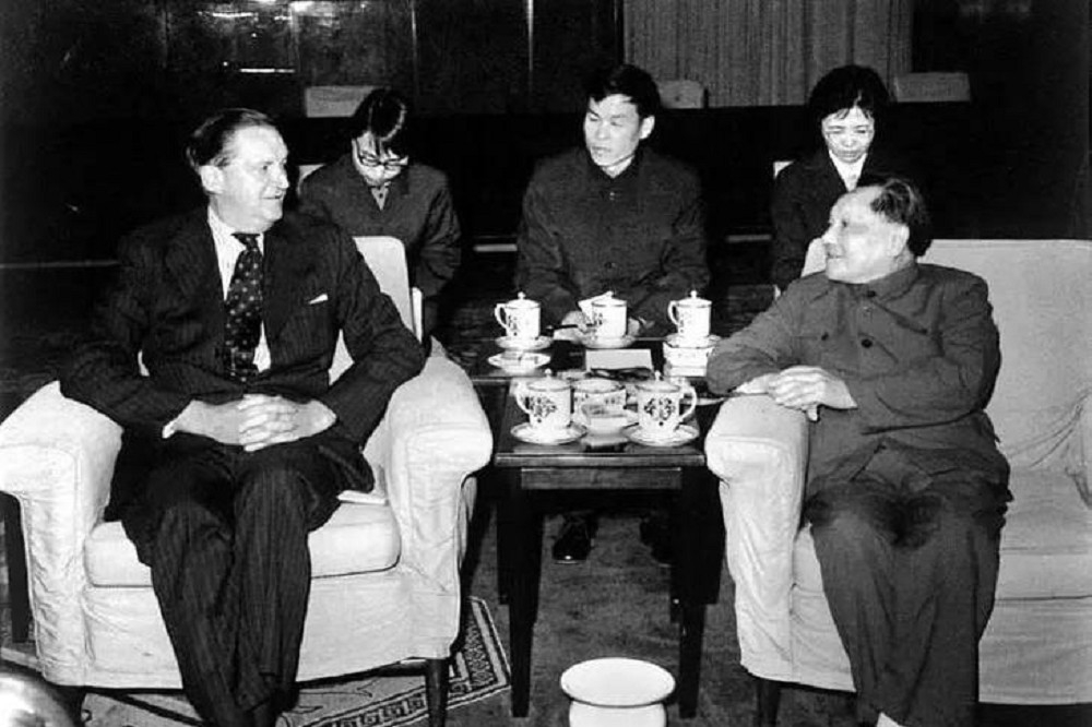 1979年港督麥理浩與鄧小平會晤。（圖片摘自網路）
