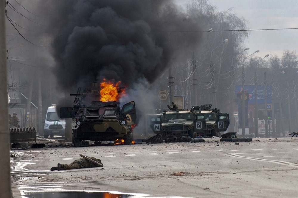 起火的俄罗斯军车。（美联社）(photo:UpMedia)