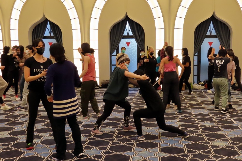 以色列驻台办事处推出妇女节特别企画，邀请以国教练亲授近身格斗术，吸引近百名女学员报名。（以色列办事处提供）(photo:UpMedia)