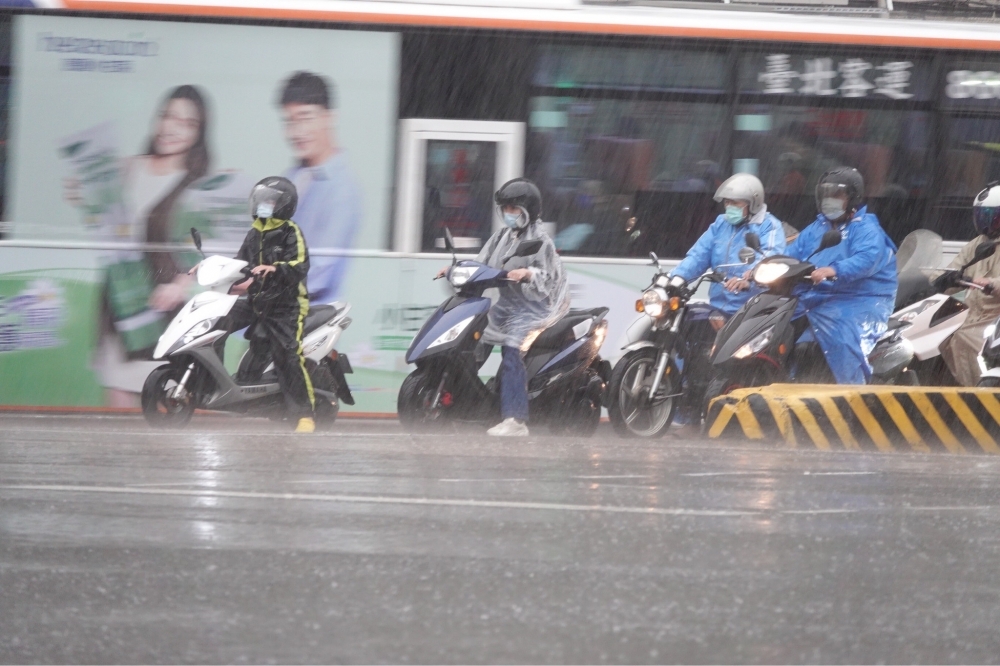 根據氣象專家賈新興指出，下周須留意華南水氣移入，22日後全台可能轉為有雨天氣。（資料照片／王侑聖攝）