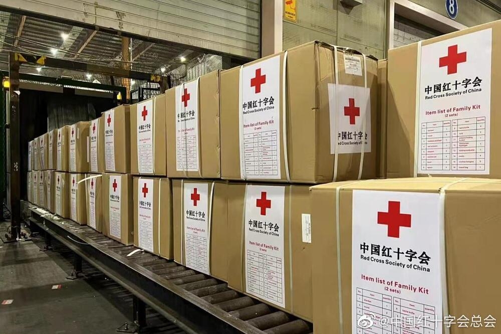 中國委託紅十字會向烏克蘭提供人道物資。（圖片取自微博）