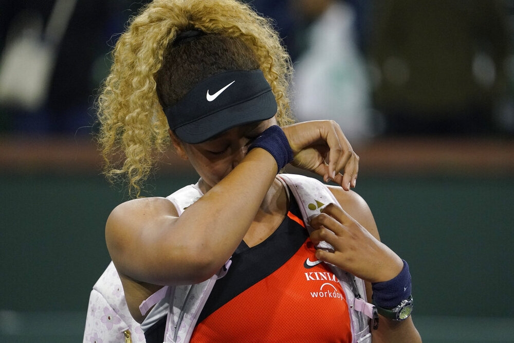 日本網球女將大坂直美落敗後再次落淚。（美聯社）