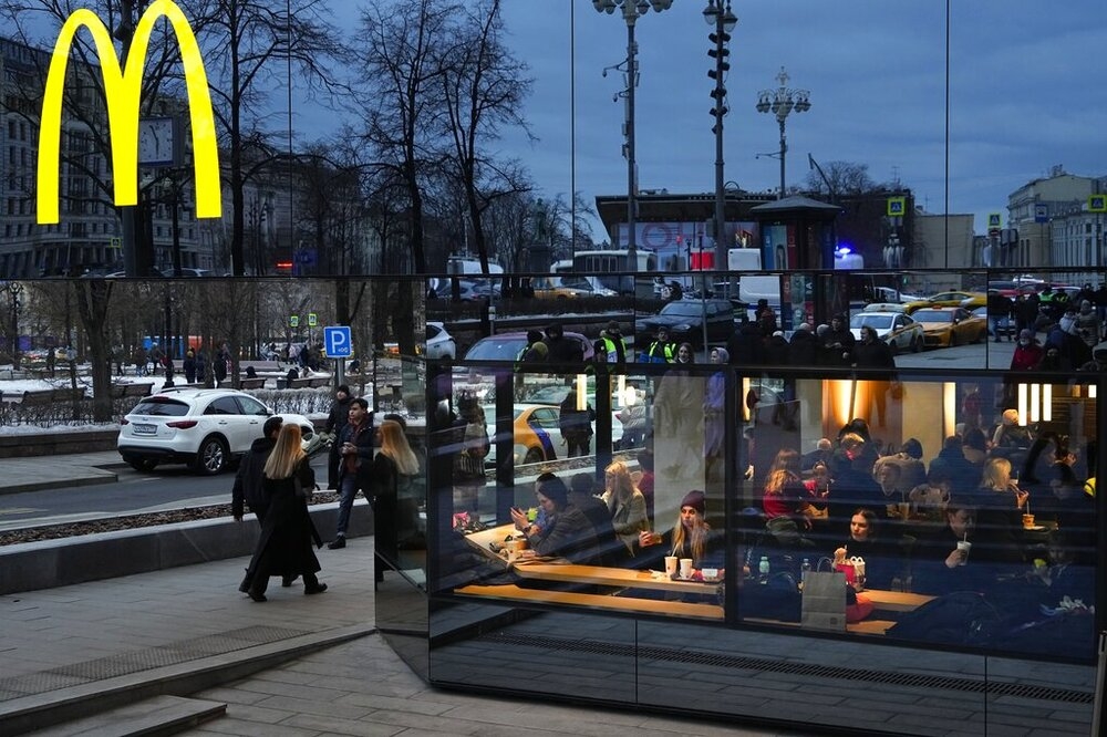 俄羅斯莫斯科一家麥當勞餐廳歇業前外觀。（美聯社）