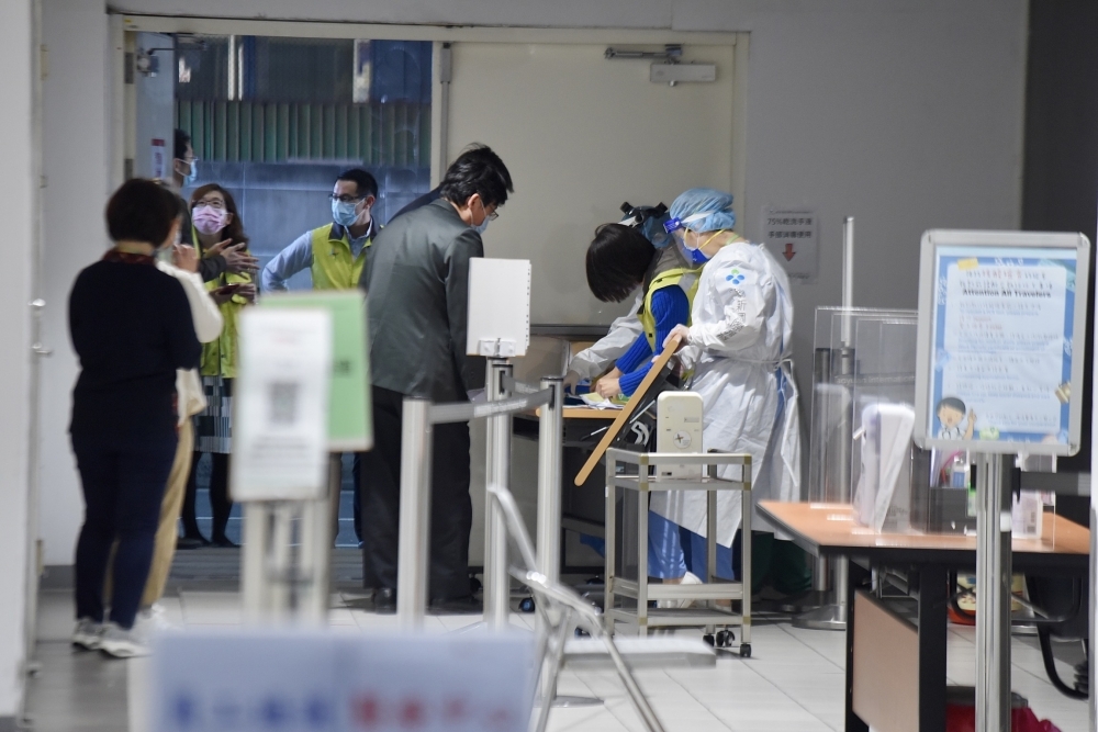 指揮中心宣布16日新增3例本土個案，境外移入暴增87例。（資料照片／張哲偉攝）
