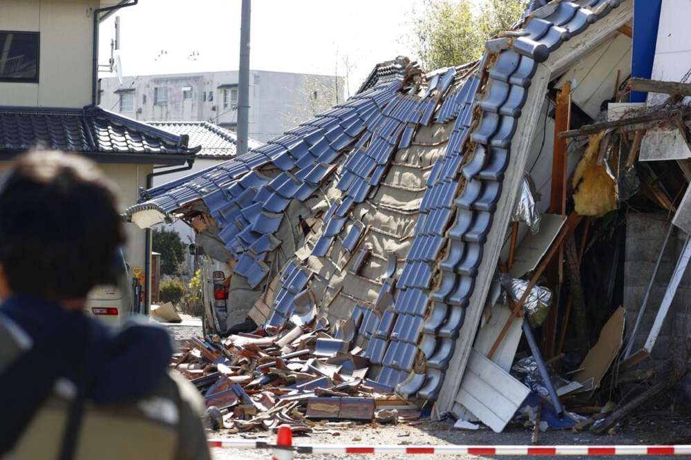 日本福島縣外海、晚間發生芮氏規模7.3的強震。（美聯社）