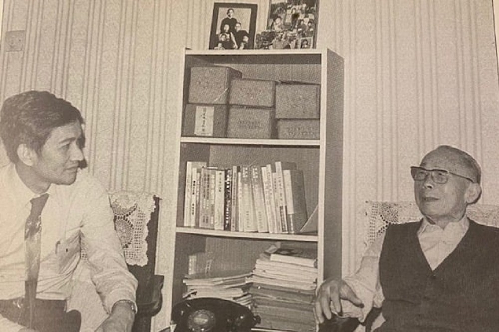 作者李怡於1981年訪問徐復觀先生。（圖片由作者提供）