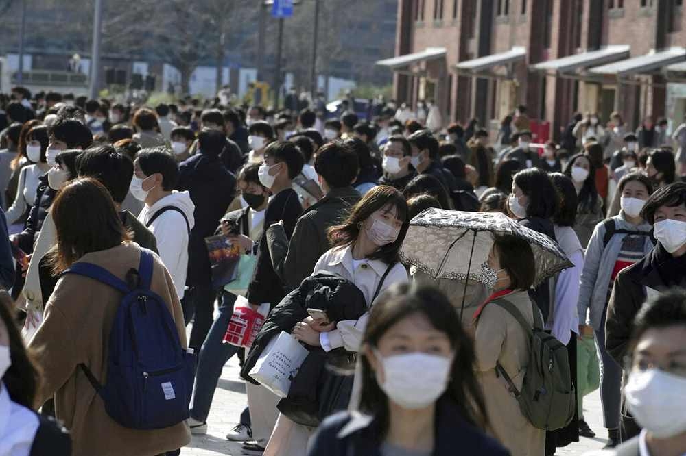 日本解除為期2.5個月的防疫重點管制措施。圖為橫濱。（美聯社）