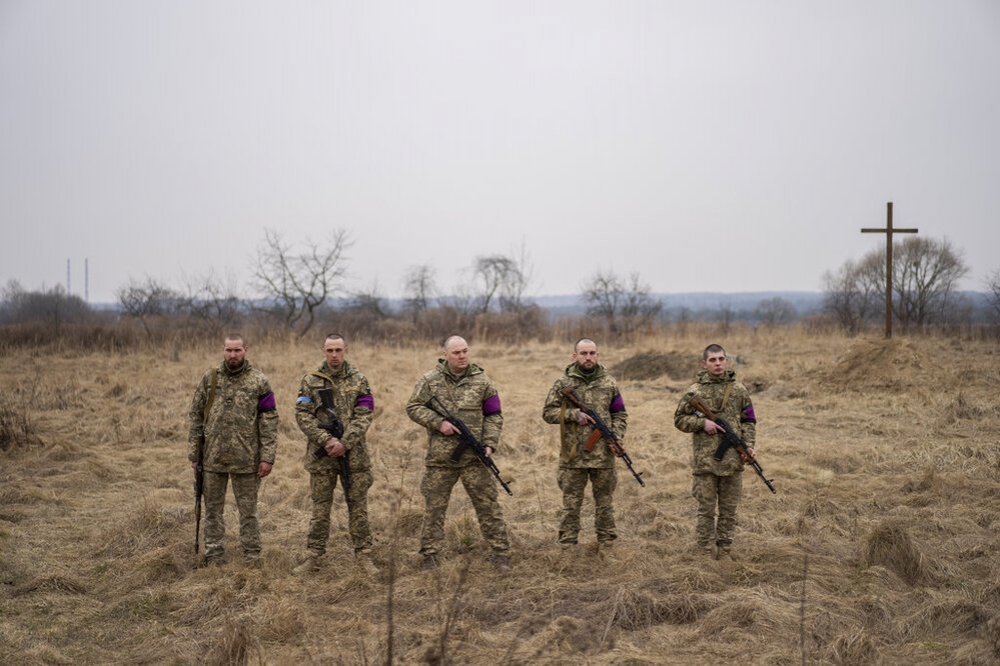 捍衛家園對抗俄羅斯入侵者的烏克蘭地方部隊。（美聯社）