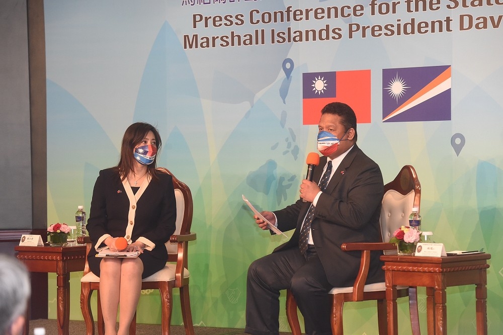 馬國外交暨貿易部長粘瑞（Hon. Casten N. Nemra）舉行成果記者會時表示，馬紹爾是台美的忠實盟友。（張哲偉攝）