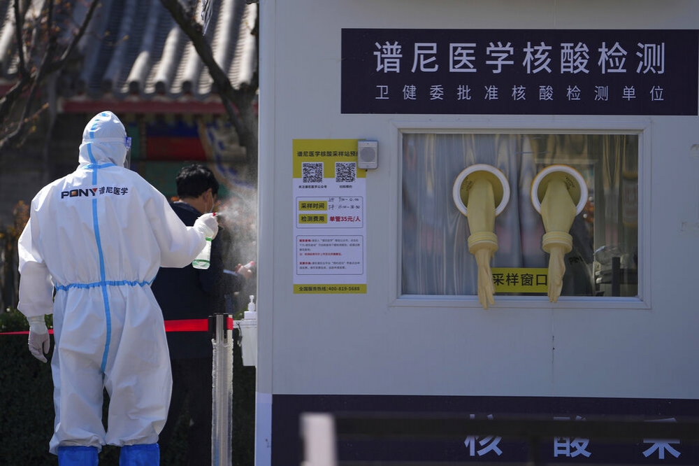 上海浦東啟動大規模防疫封城管制。（美聯社）