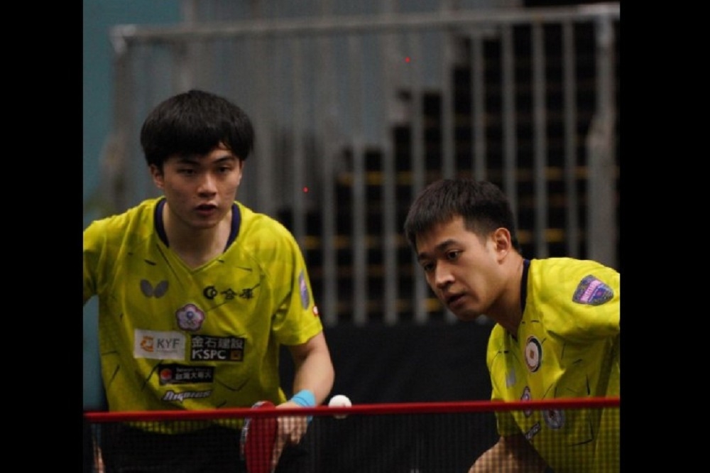 林昀儒（左）／廖振珽（右）以3：2扳倒頭號種子、世界排名第二的瑞典組合卡爾森／法爾克，晉級4強。（取自WTT臉書）