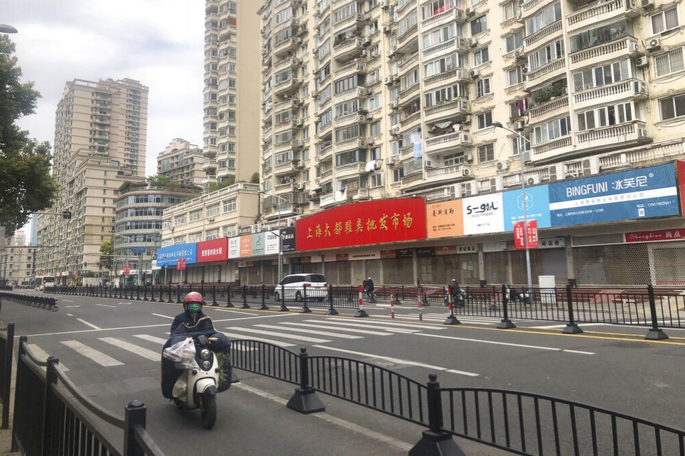 上海浦东与周边区域启动封控管制，街道呈现空荡荡状态。（美联社）(photo:UpMedia)
