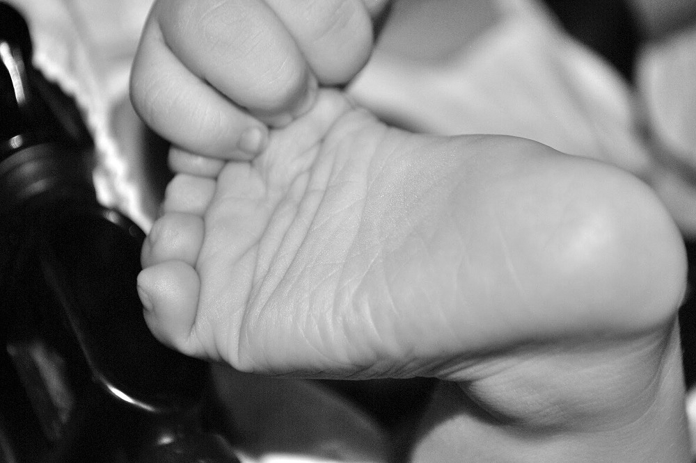 高雄市一名單親媽媽竟把5個月大的女兒放在家2天，害女嬰活活餓死。圖僅示意。（pixabay提供）